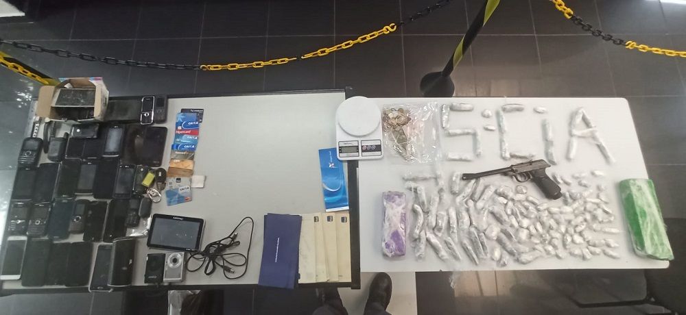 Traficante é preso no Jardim São Silvestre, em Barueri, com 113 porções de drogas e 32 celulares roubados