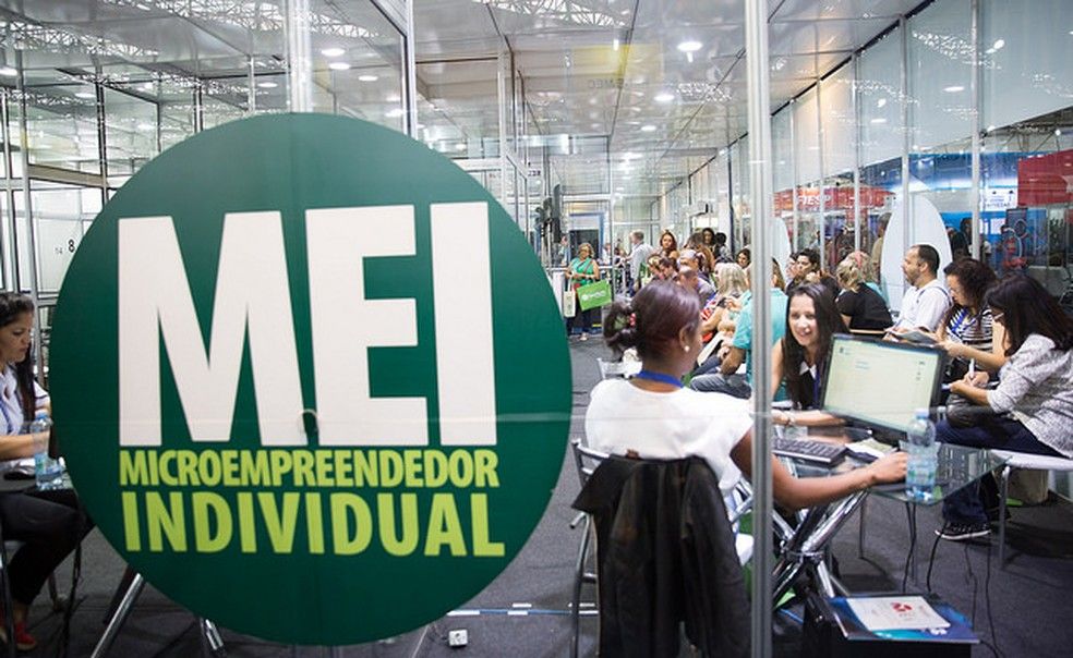Exclusão de artistas e professores do MEI obriga Bolsonaro revogar decisão