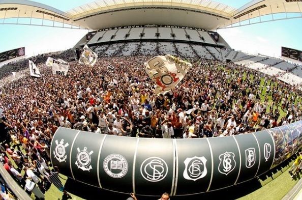 Presidente do Corinthians divulga carta aberta contra a volta do futebol